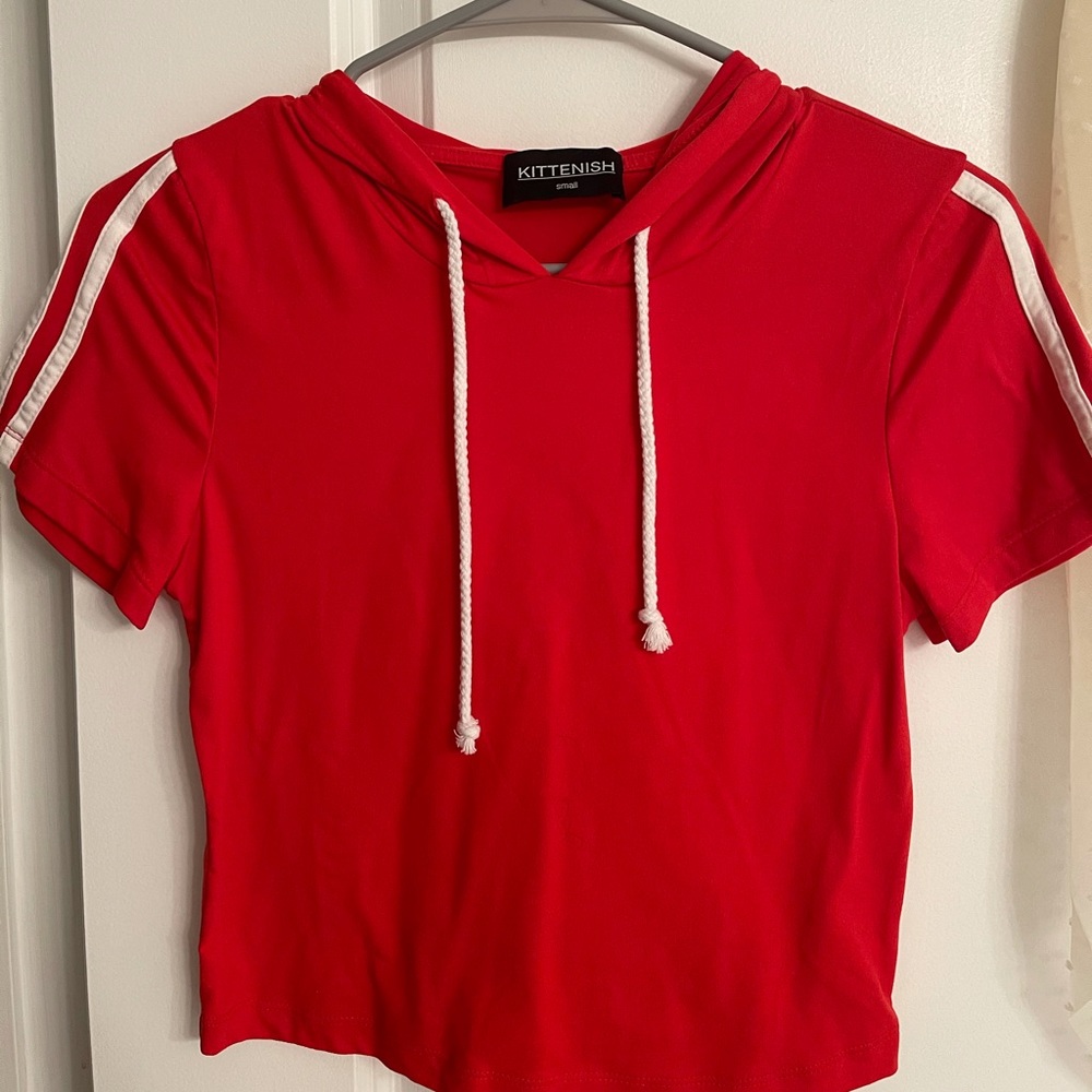 Kittenish boutique crop